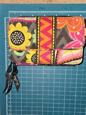 Vera Bradley Retired Ziggy Zinnia Crossbody Wallet Phone Case